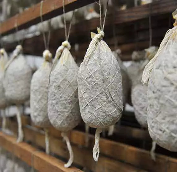 saucissons pendus