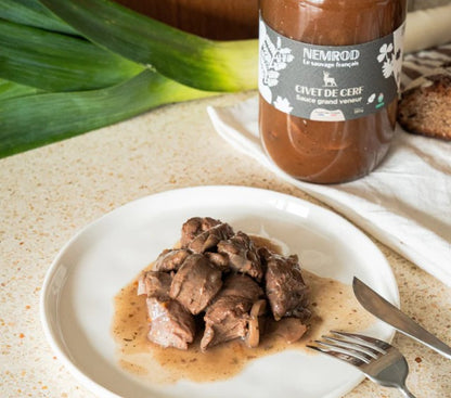 Civet de cerf sauce grand veneur